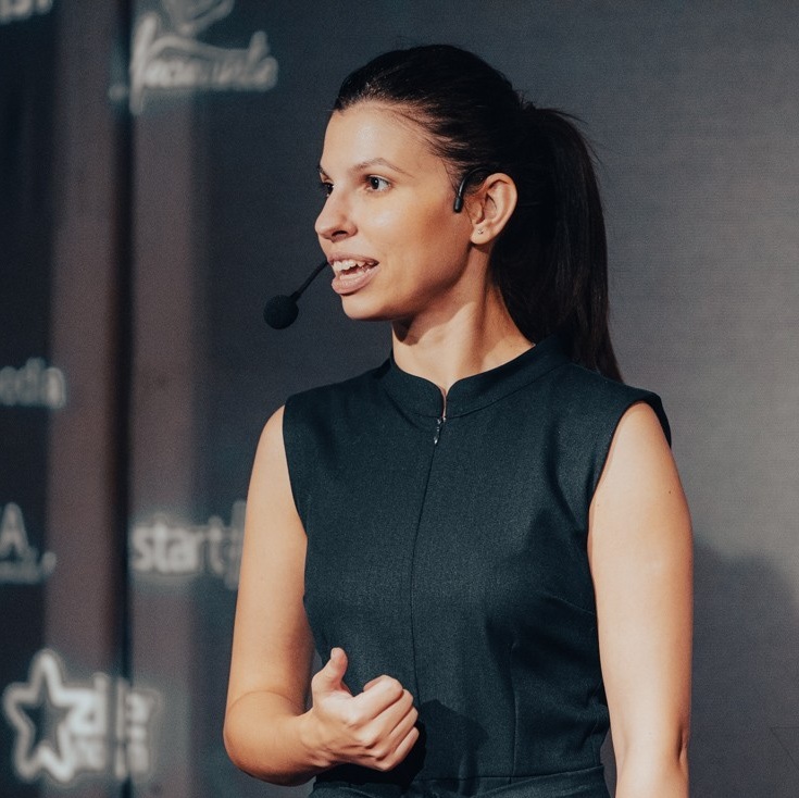 Portret Alexandra Coravu